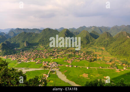 Sunrise-Berg in Bac Sohn Town, Lang Son Provinz, Vietnam Stockfoto