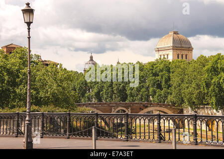 Brücken über den Tiber in Rom, Italien Stockfoto