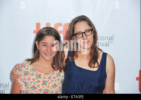 Toronto, Ontario, Kanada. 10. September 2014. Schauspielerin Imogene Wolodarsky und Autor/Regisseur Maya Forbes besuchen die "unendlich Eisbär" Premiere während der 2014 Toronto International Film Festival in der Roy Thomson Hall am 10. September 2014 in Toronto, Kanada Kredit: Igor Vidyashev/ZUMA Draht/Alamy Live News Stockfoto