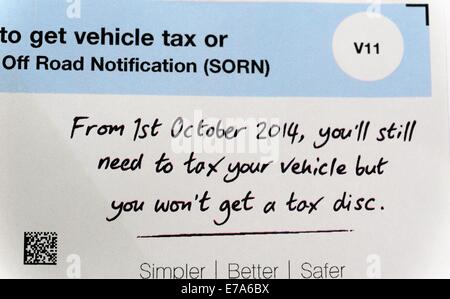 V11 Form darüber informiert, dass ab dem 1. Oktober Sie noch Ihr Fahrzeug aber Sie steuern müssen erhalten keine Vignette. Stockfoto