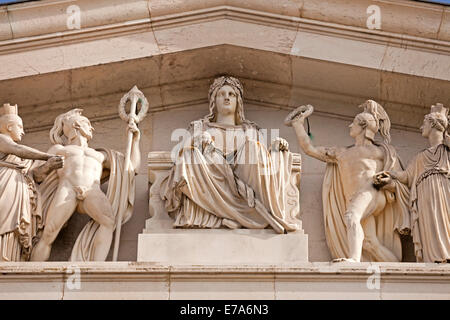 Statuen in der Gedenkstätte Walhalla oberhalb der Donau östlich von Regensburg, Bayern, Deutschland, Europa Stockfoto