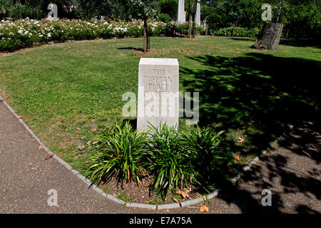 Tibetischen Garten für den Frieden von Hamish Horsley in der Geraldine Mary Harmsworth Park außerhalb des Imperial War Museum, London, UK. Stockfoto