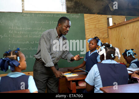 Unterricht in einer Schule für Erdbeben Flüchtlinge, Fort National, Port-au-Prince, Haiti Stockfoto