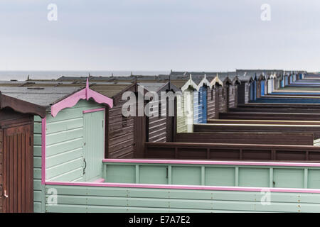 Strandhütten in Frinton-on-Sea, Essex, England, Vereinigtes Königreich Stockfoto