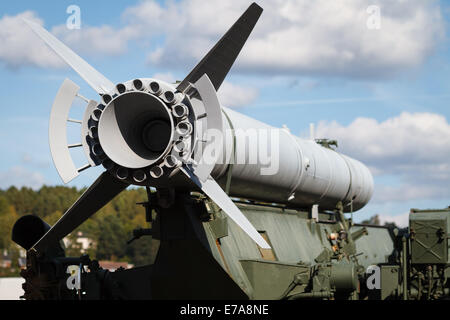 Krieg-Rakete auf eine gepanzerte Militär-LKW. Stockfoto