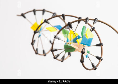 Erhöhte Ansicht des DNA-Moleküls auf weißen Hintergrund Stockfoto