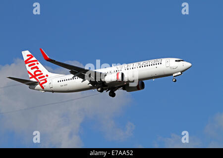 Virgin Australia Flugzeuge am Flughafen Adelaide Australien landen wird vorbereitet Stockfoto