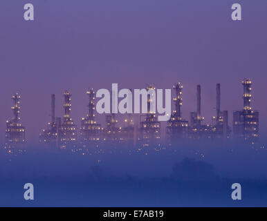 Oli, petrochemische Raffinerie bei Sonnenaufgang in Teesmouth bei Middlesbrough, Teesside, Nordostengland. VEREINIGTES KÖNIGREICH Stockfoto