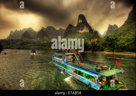 Kreuzfahrten der Li-Fluss von Guilin nach Yangshou Stockfoto