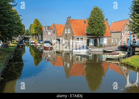 Typisch holländische Architektur in der historischen Stadt von Monnickendam, Nordholland, Niederlande. Stockfoto