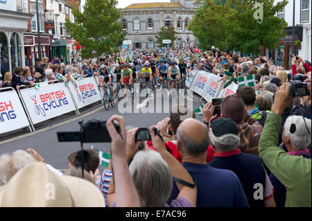 Exmouth, Devon. 11. September 2014. Radfahrer, Exmouth, Devon zu Beginn der Tour von Großbritannien Stufe 5 verlassen. Bildnachweis: Rob Cousins/Alamy Live-Nachrichten Stockfoto