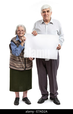 Ältere Frau und reifer Mann hält eine leere Plakatwand isoliert auf weißem Hintergrund Stockfoto