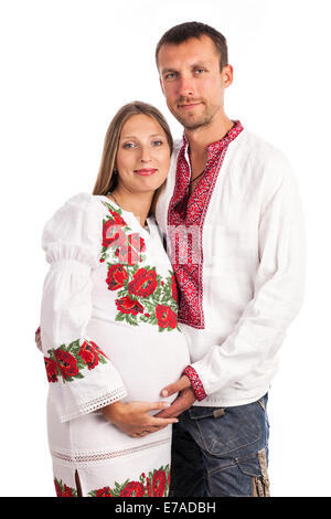 Junges Paar in der ukrainischen Stil Kleidung über weiß Stockfoto