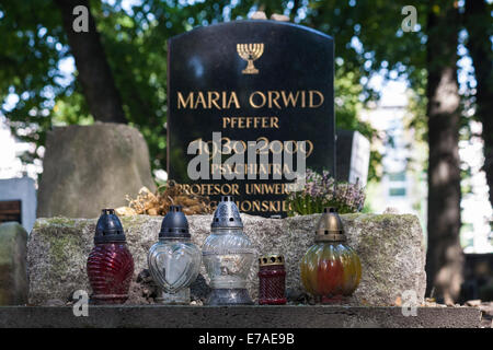 Grabsteine auf dem Neuen Jüdischen Friedhof in Kazimierz, Krakau, Polen im September Stockfoto