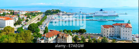 Panoramische Luftaufnahme eines Hafens in Split, Dalmatien, Kroatien Stockfoto