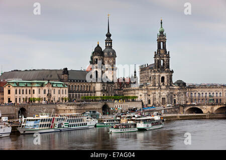 Blick über die Elbe mit dem historischen Stadtteil hinter, Dresden, Sachsen, Deutschland Stockfoto