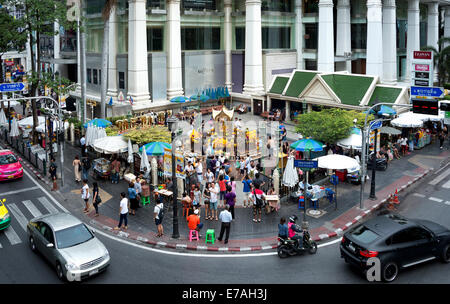 Der Erawan Schrein in Bangkok, Thailand. Stockfoto