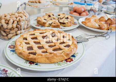 Tisch für das Frühstück Stockfoto