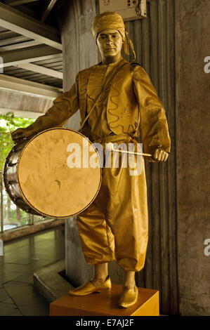 Künstlerische Körper Leistung von Mustafa Caner und Gunduzay Ensar aus der Türkei auf die lebende Statue-Kunst-Festival in Bangkok, Thailand Stockfoto