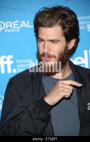 Toronto, Kanada. 09. Sep, 2014. Schauspieler Andrew Garfield stellt bei dem Fototermin 99 Häuser während der 39. Toronto International Film Festival (TIFF) in Toronto, Kanada, 9. September 2014. Foto: Hubert Boesl - NO-Draht-SERVICE-/ Dpa/Alamy Live News Stockfoto