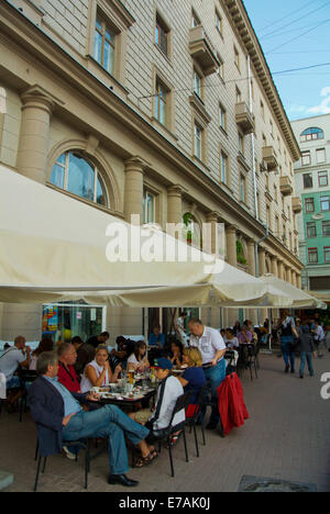 Personen auf der Terrasse meine meine SB-Restaurant, Arbat Fußgängerzone Straße, zentrale Moskau, Russland, Europa Stockfoto