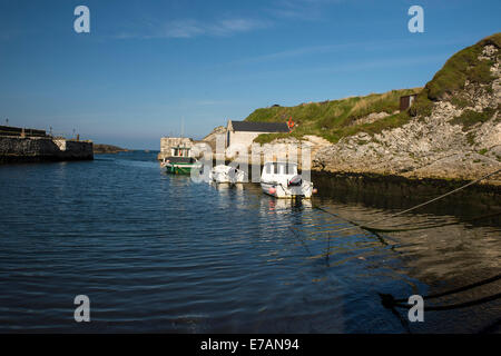 Ballintoy Harbour, County Antrim, Nordirland. Der Hafen in 2011 vorgestellten als Pyke Hafen in der HBO Fernsehen-Reihe-Ga Stockfoto