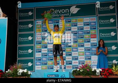 Exeter, UK. 11. September, 2014. Michal KWIATKOWSKI behält seine gelbe Leadertrikot.  Abschluss der Stufe 5 Exmouth Exeter Etappe der Tour of Britain Credit: Anthony Collins/Alamy Live News Stockfoto