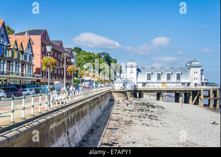 Strandstraße Penarth Seafront, Penarth Beach und Penarth Pier Pavillion Penarth Vale of Glamorgan South Wales GB Großbritannien Europa Stockfoto