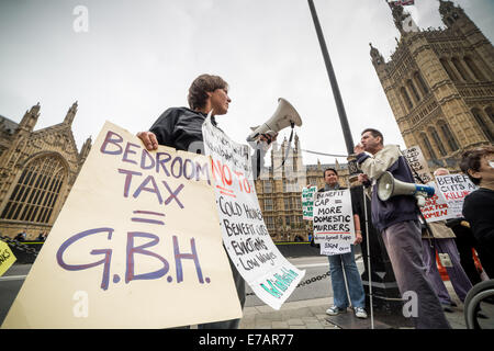 London, UK. 11. September 2014.  Behinderte Menschen gegen Kürzungen (DPAC) Protest in London Credit: Guy Corbishley/Alamy Live News Stockfoto