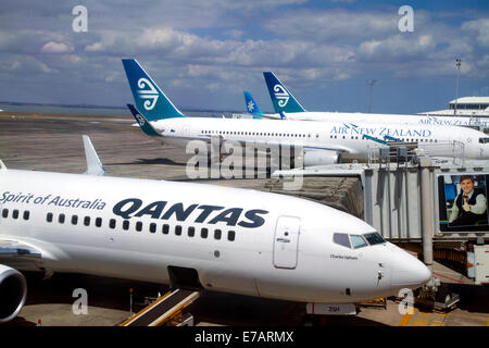 Flugzeuge am Flughafen Auckland, Auckland, Nordinsel, Neuseeland. Stockfoto