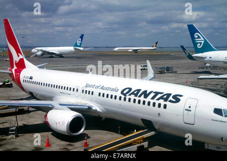 Flugzeuge am Flughafen Auckland, Auckland, Nordinsel, Neuseeland. Stockfoto