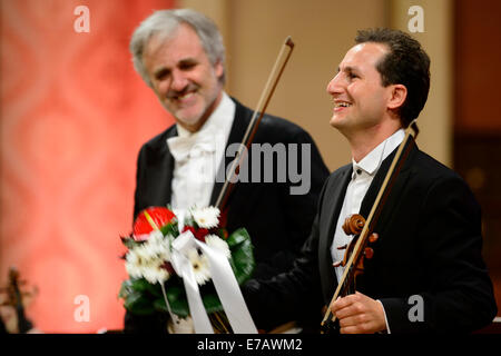 Prag, Tschechische Republik. 11. September, 2014. Bratschisten Antoine Tamestit, führen rechts und Geiger Rainer Honeck und Wiener Kammerorchester Berlin während Dvorak Prague Festival in Prag, Tschechische Republik, 11. September 2014. Bildnachweis: Michal Kamaryt/CTK Foto/Alamy Live-Nachrichten Stockfoto