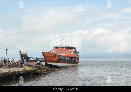 Lungi-Freetown ferry verbindet die Hauptstadt bis zum Flughafen, Sierra Leone, Afrika Stockfoto