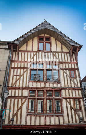 mittelalterliche Fachwerkhäuser in Folge in der alten Stadt Troyes, Aube, Champagne-Ardenne, Frankreich. Stockfoto