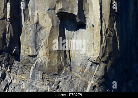 Kletterer, die Skalierung El Capitan, Yosemite-Nationalpark, Kalifornien, USA Stockfoto