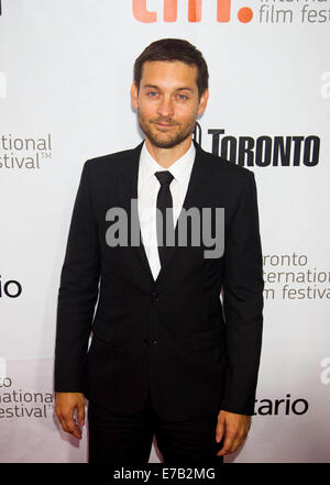 Toronto, Kanada. 11. September, 2014. Schauspieler Tobey Maguire posiert für Fotos vor der Weltpremiere des Films "Bauernopfer" in der Roy Thomson Hall während der 39. Toronto International Film Festival in Toronto, Kanada, 11. September 2014. Bildnachweis: Zou Zheng/Xinhua/Alamy Live-Nachrichten Stockfoto