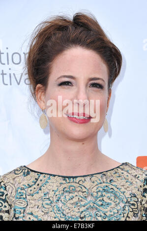 Toronto, Ontario, Kanada. 11. September, 2014. Schauspielerin Robin Weigert besucht die "Bauernopfer" Premiere während der 2014 Toronto International Film Festival in der Roy Thomson Hall am 11. September 2014 in Toronto, Kanada Kredit: Igor Vidyashev/ZUMA Draht/Alamy Live News Stockfoto