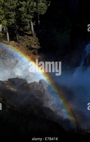 Nebel-Regenbogen von Vernal Fall, The Nebel Trail, Yosemite-Nationalpark, Kalifornien, USA Stockfoto