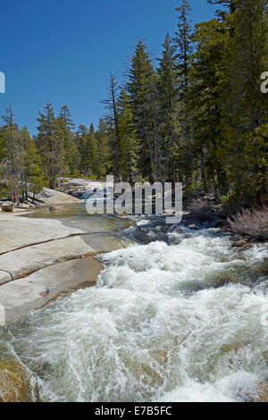 Merced River über Nevada fallen, der Nebel Weg, Yosemite-Nationalpark, Kalifornien, USA Stockfoto