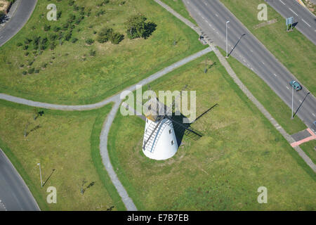 Eine Luftaufnahme des Little Marton Mill am Stadtrand von Blackpool, Lancashire, UK. Stockfoto