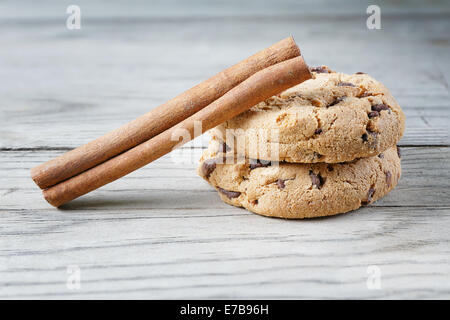 Nahaufnahme von Keks Cookies auf Holztisch Stockfoto