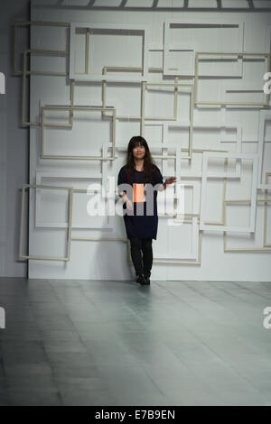 London, UK. 12. Sep, 2014. J.JS Lee Catwalk Show eröffnet London Fashion Week im Somerset House, London, Grossbritannien am 12. September 2015 © Chris Yates/Alamy Live News Stockfoto