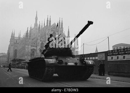 Mailand (Italien), Militärparade in Duomo Platz für 3dt Armeekorps Centennial (November 1984) Stockfoto