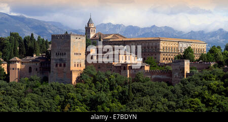 Die Alhambra auf Sabikah Hügel, UNESCO-Weltkulturerbe, Granada, Spanien Stockfoto