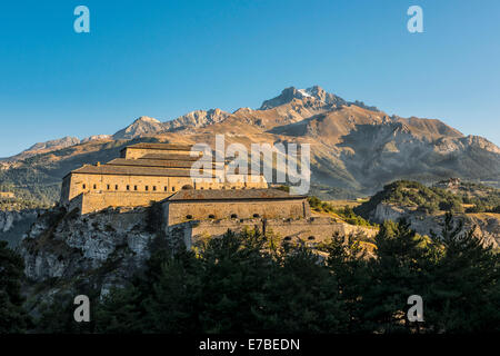 Das Fort Victor Emmanuel in der Morgendämmerung, Aussois, Rhône-Alpes, Frankreich Stockfoto