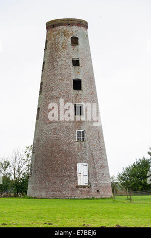 Die stillgelegten 1820 Grad II aufgeführten Turm Mühle. bei Ost Kirkby, Lincolnshire Stockfoto