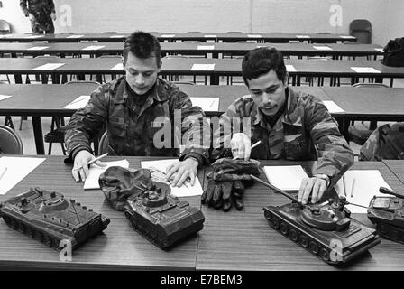 U.S.Army in Deutschland, ausländische Materialien Training Detachment (FMTD) in Grafenwöhr, Anerkennung der sowjetischen gepanzerten Fahrzeugen Stockfoto