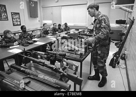 U.S.Army in Deutschland, ausländische Materialien Training Detachment (FMTD) am Truppenübungsplatz Grafenwöhr, Bildung auf sowjetischen Kleinwaffen Stockfoto