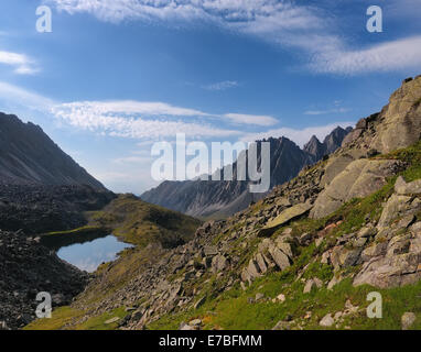 Bergtundra in Sibirien. Sajan-Gebirge. Republik Burjatien. Schlucht Barun-Handagay Stockfoto