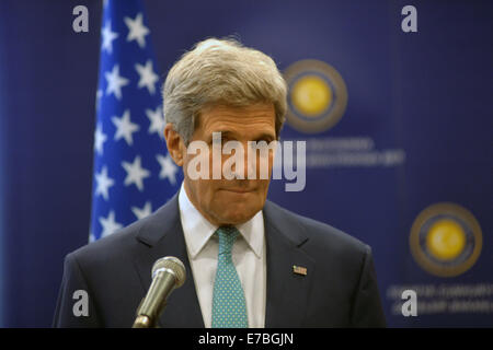 Ankara, Türkei. 12. Sep, 2104. US-Außenminister John Kerry besuchen eine gemeinsame Pressekonferenz mit der türkischen Außenminister Mevlüt Cavusoglu(not pictured) in Ankara, 12. September 2104. Kerry hatte Gespräche mit türkischen Außenminister Mevlüt Cavusoglu und er wird im Laufe des Tages treffen mit der türkische Präsident Recep Tayyip Erdogan und Ministerpräsident Ahmet Davutogluin in der Hauptstadt Ankara. Bildnachweis: Mert Macit/Xinhua/Alamy Live-Nachrichten Stockfoto